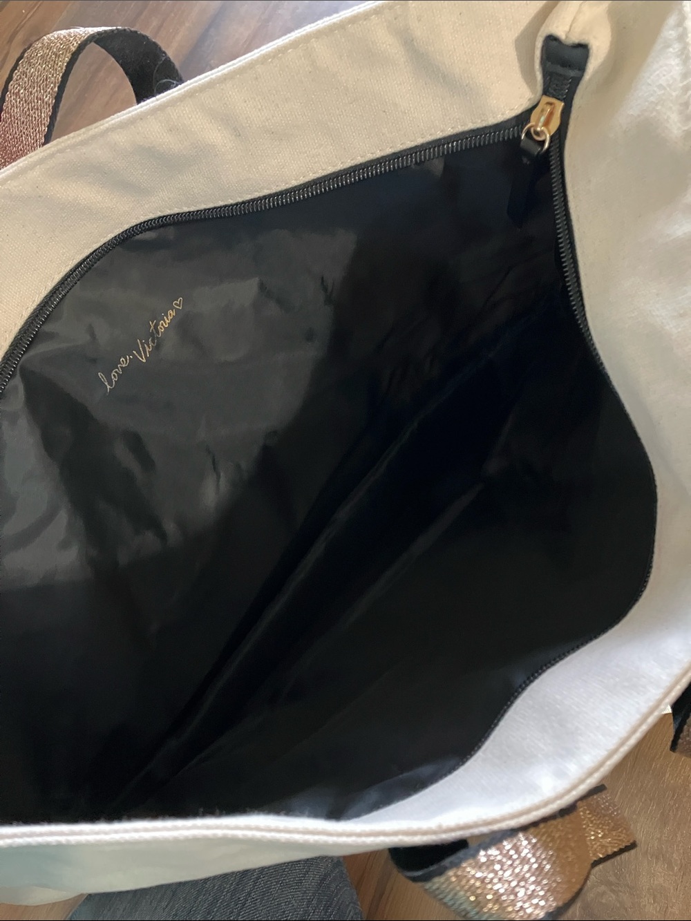 VICTORIA SECRET BUNDLE OF TOTES - Picture 14 of 15